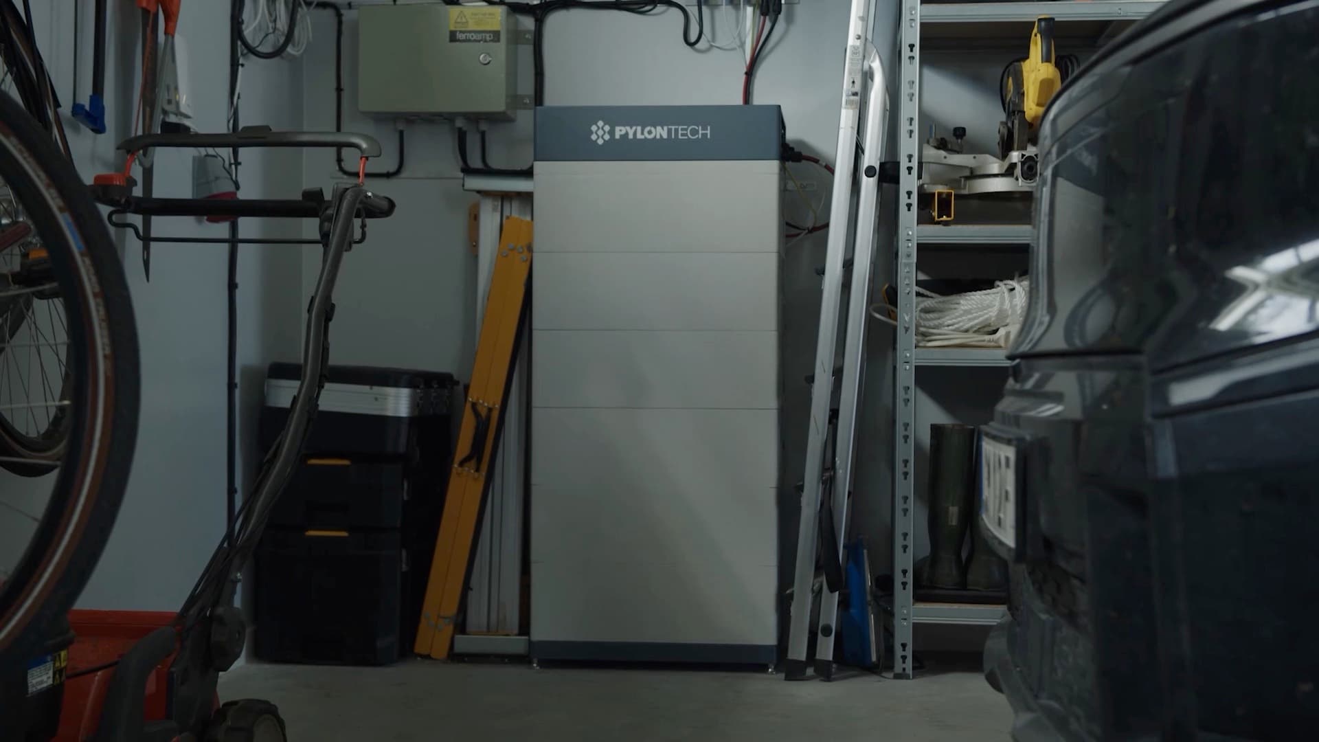 Elvy home battery in a customer's garage