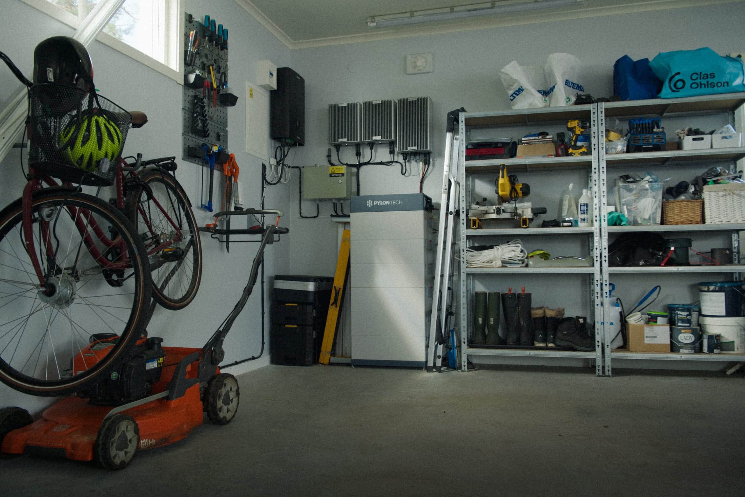 Home battery and energy system in an Elvy garage