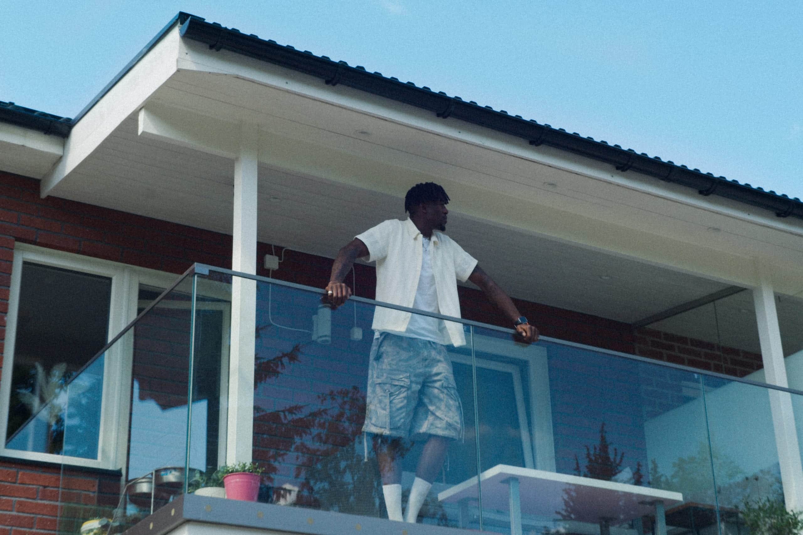 Elvy customer on the villa terrace