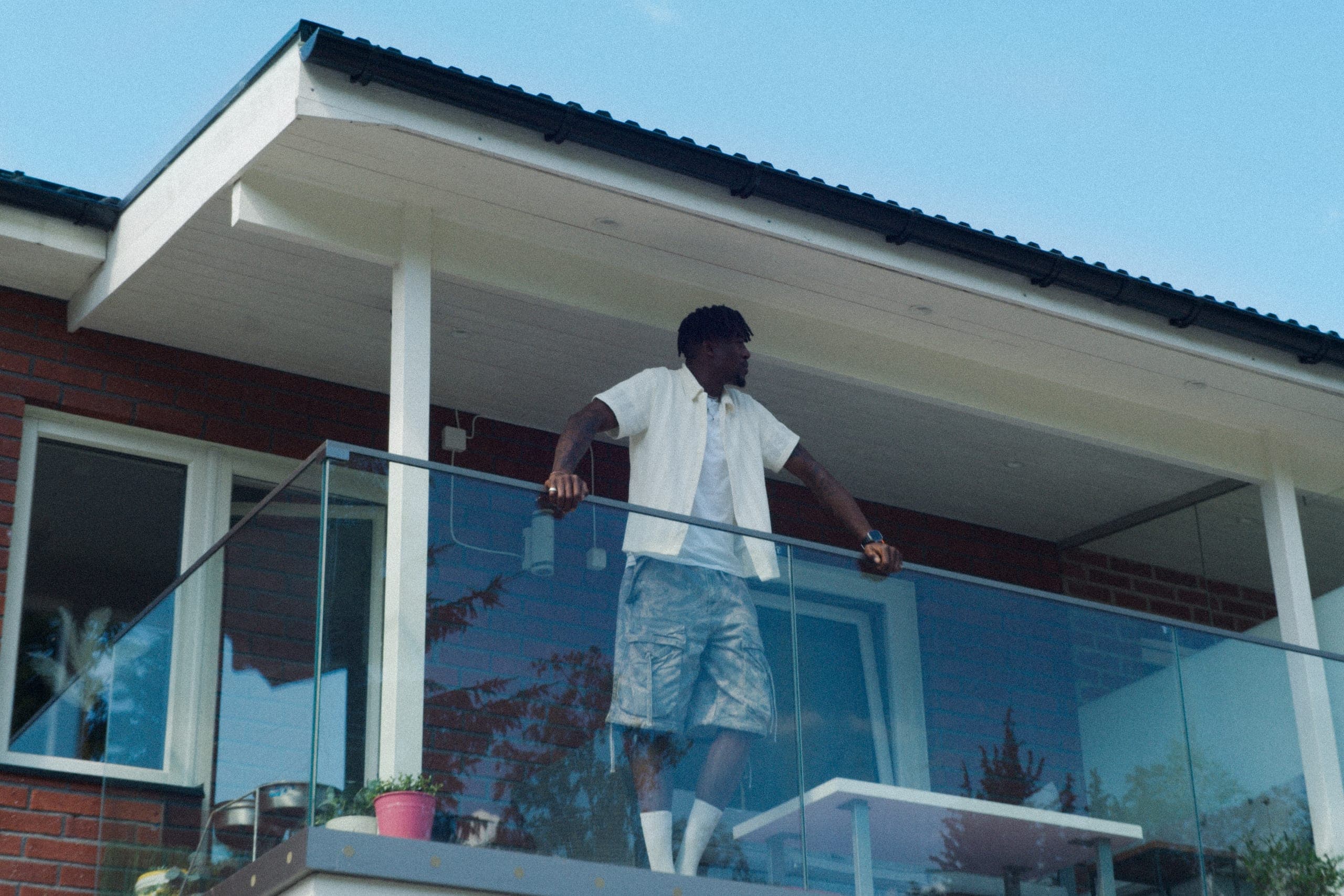 Elvy customer on the villa terrace